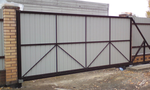 Откатные ворота сзади демонстрация обрешетки