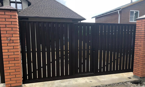 Откатные ворота серый штакетник